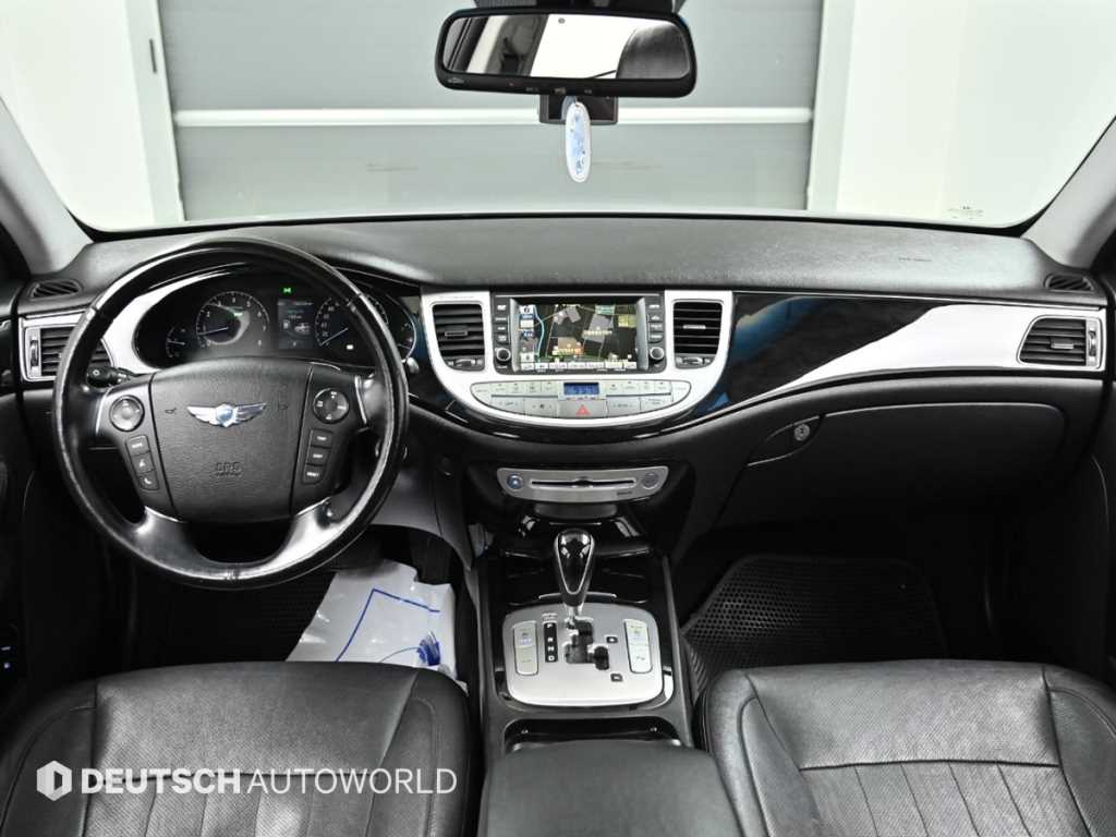 HYUNDAI Genesis - Vista 7
