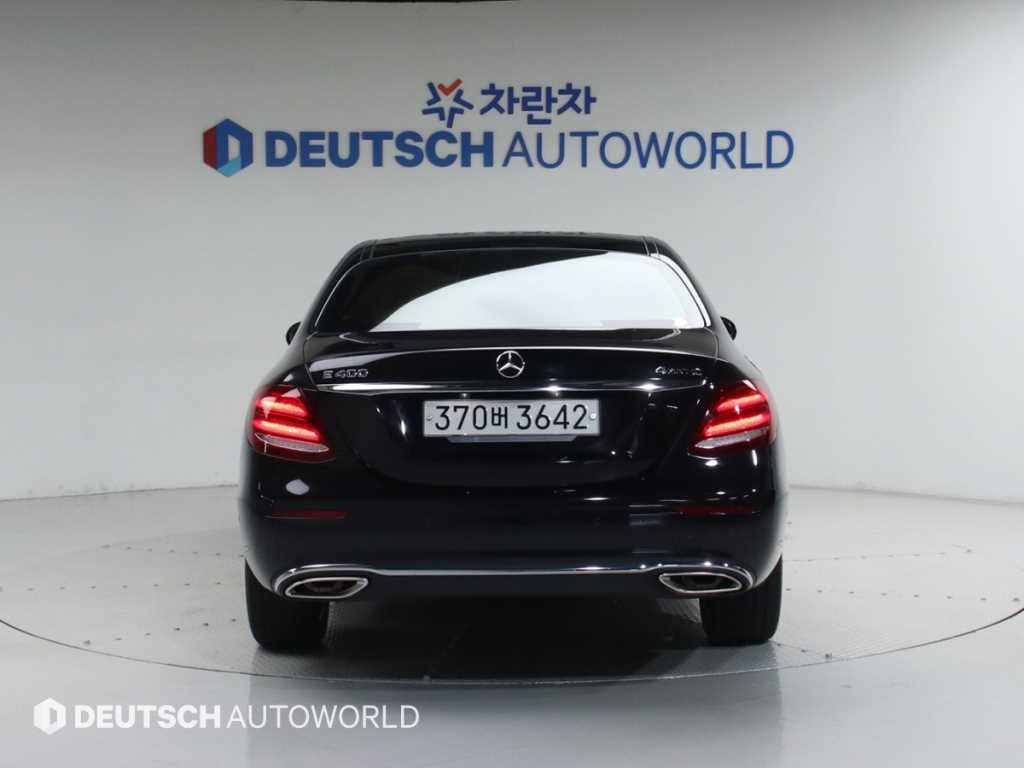 Mercedes Benz E class - Vista 4