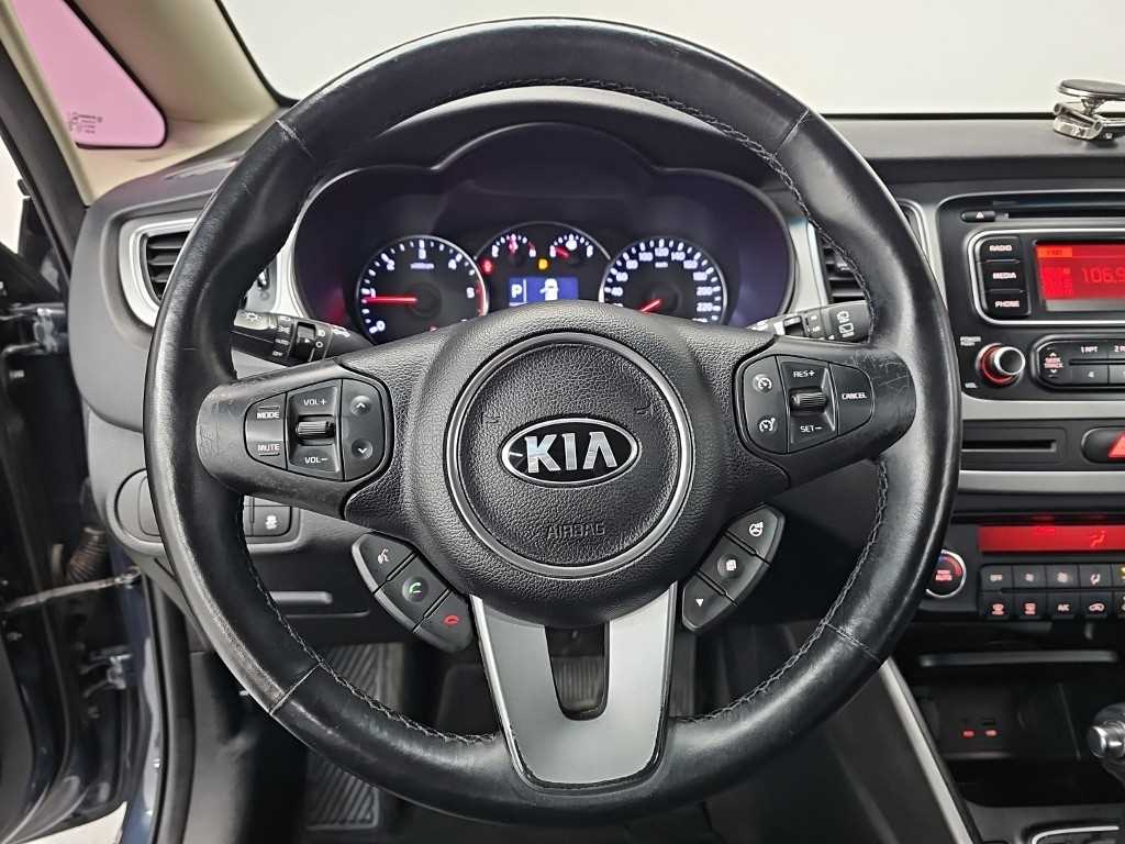 KIA Carens - Vista 9