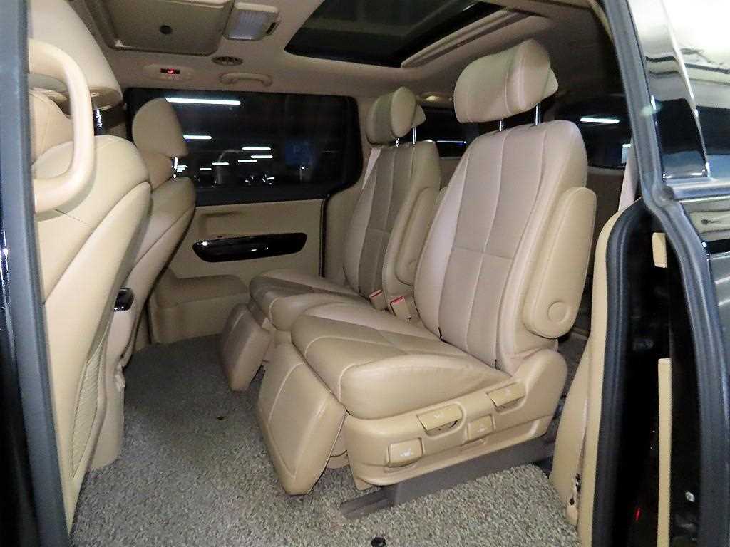 KIA Carnival - Vista 7