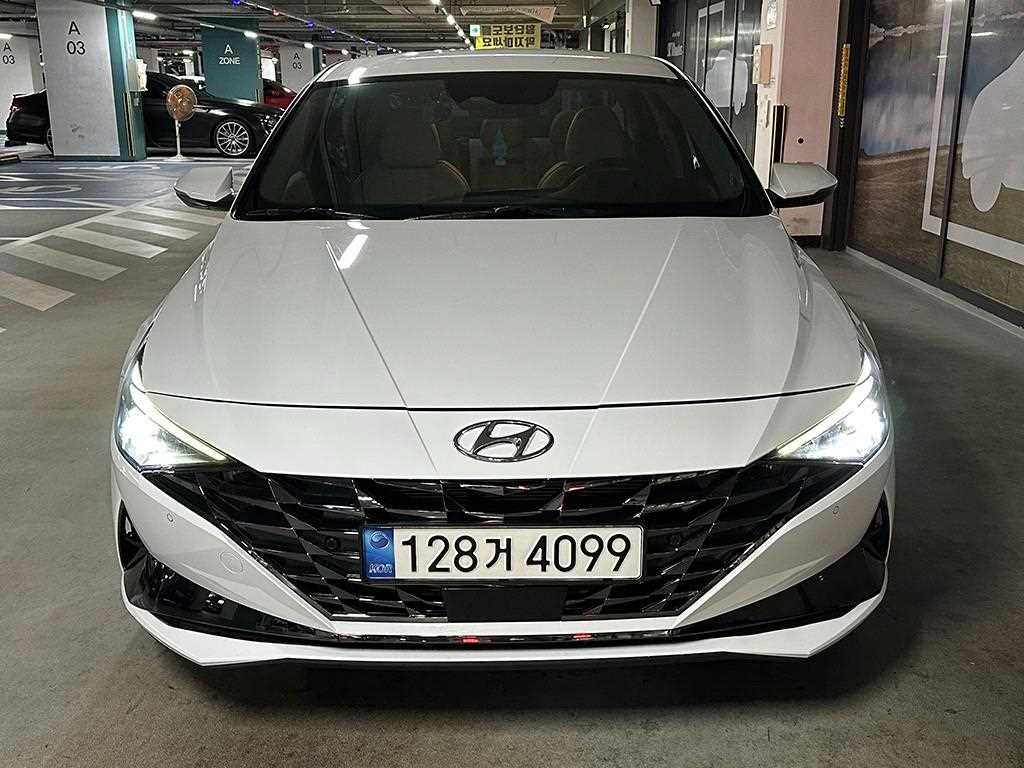 HYUNDAI Avante - Vista 3