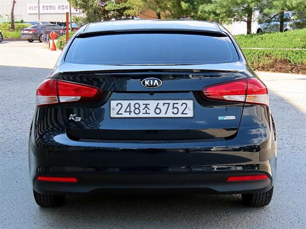 KIA K3 - Vista 4