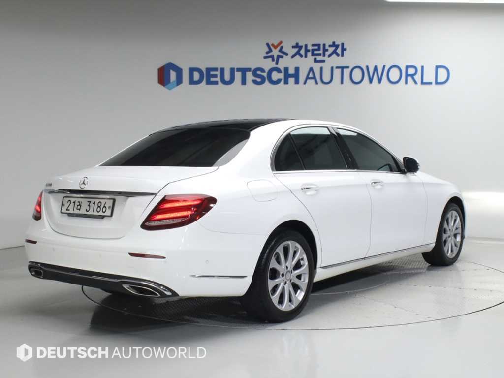 Mercedes Benz E class - Vista 2