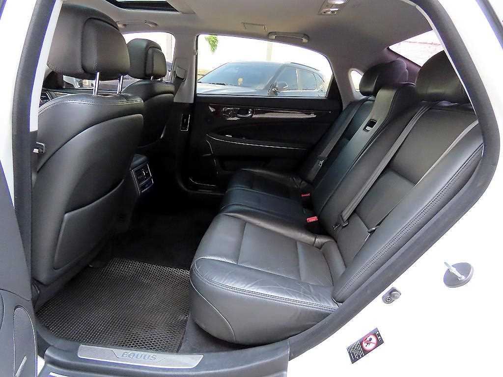 HYUNDAI Equus - Vista 6