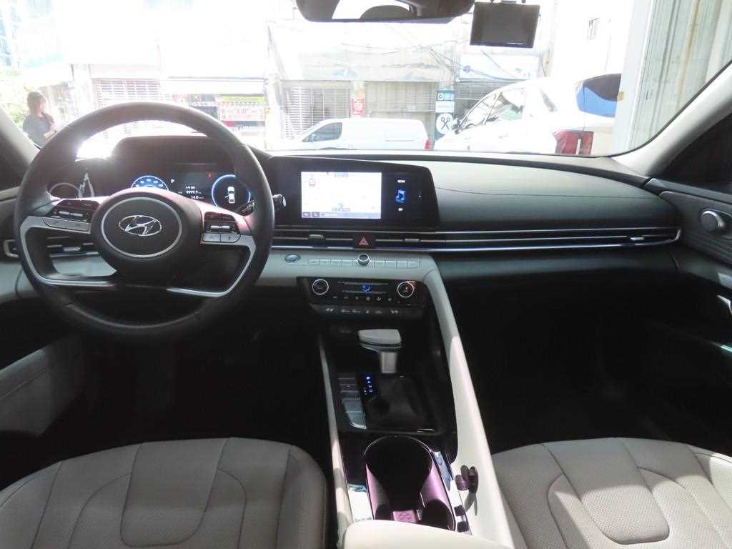 HYUNDAI Avante - Vista 7