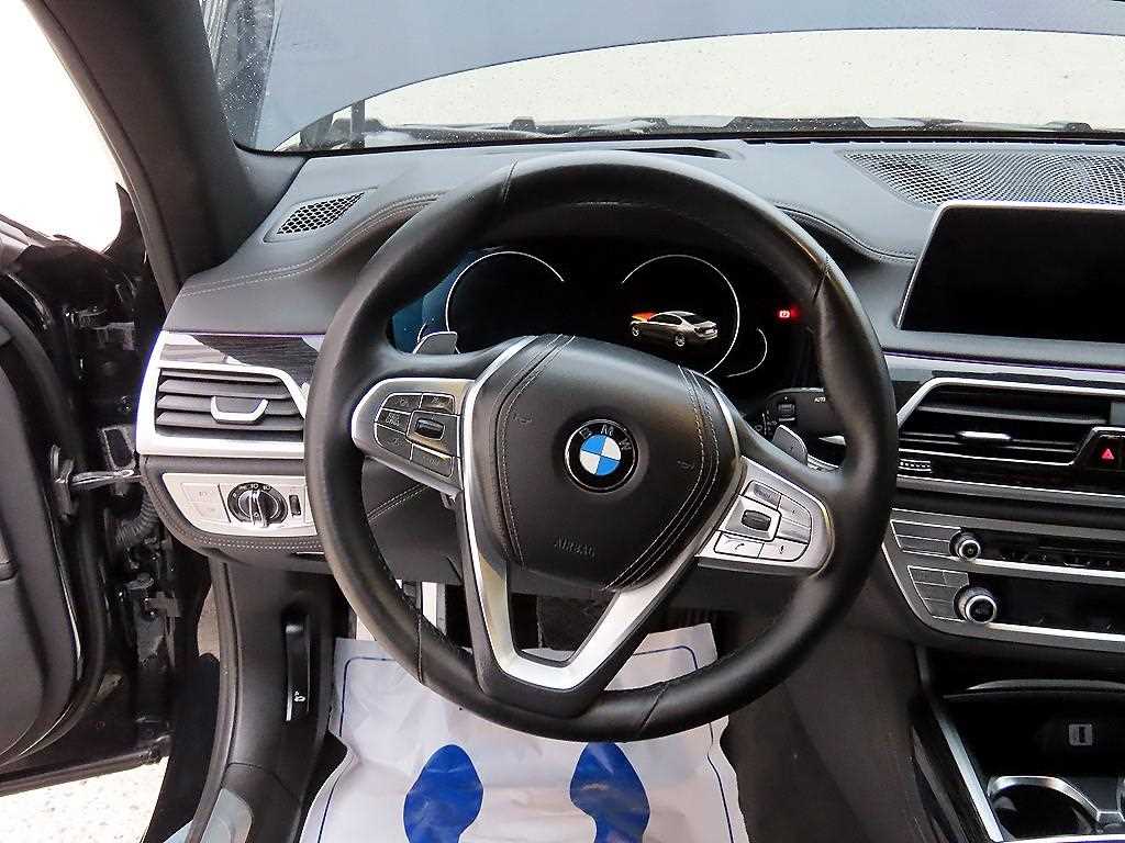 BMW 7 Series - Vista 8
