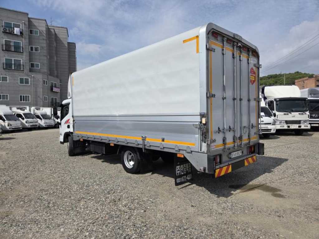 medium and large cargo truck - Vista 5