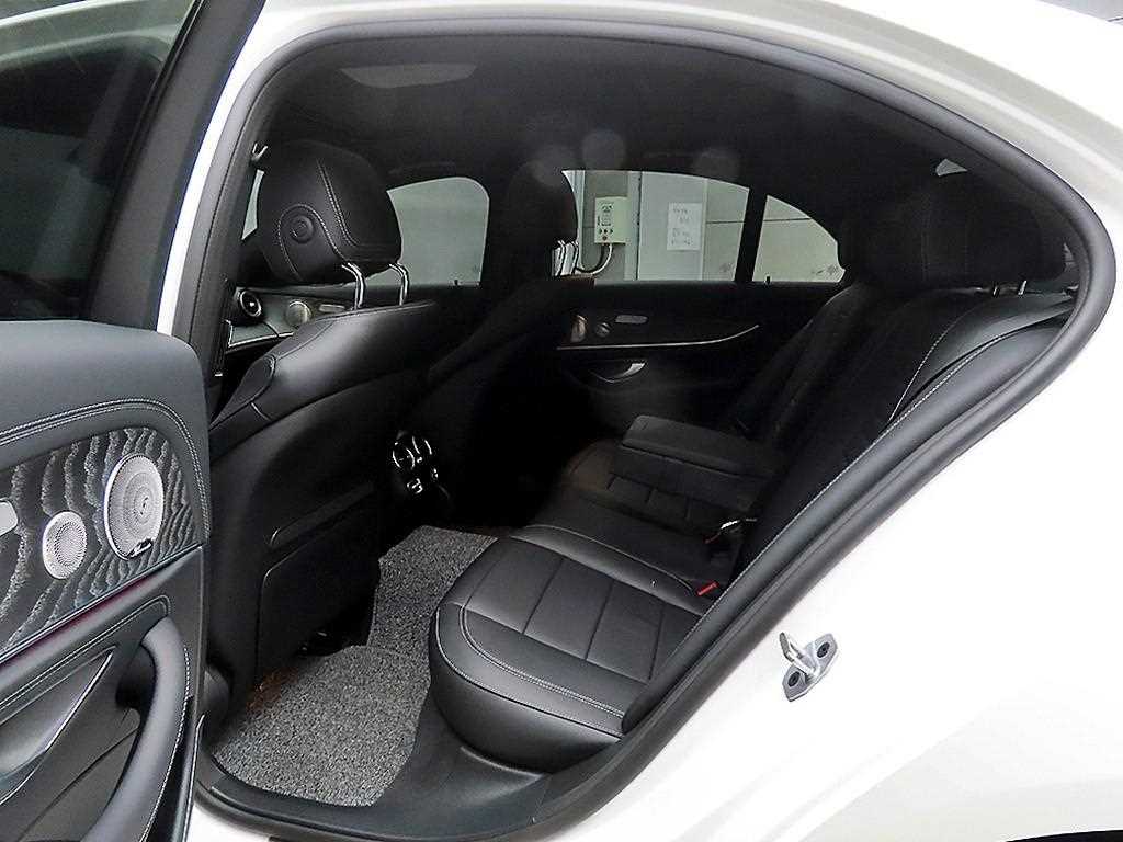 Mercedes Benz E class - Vista 6