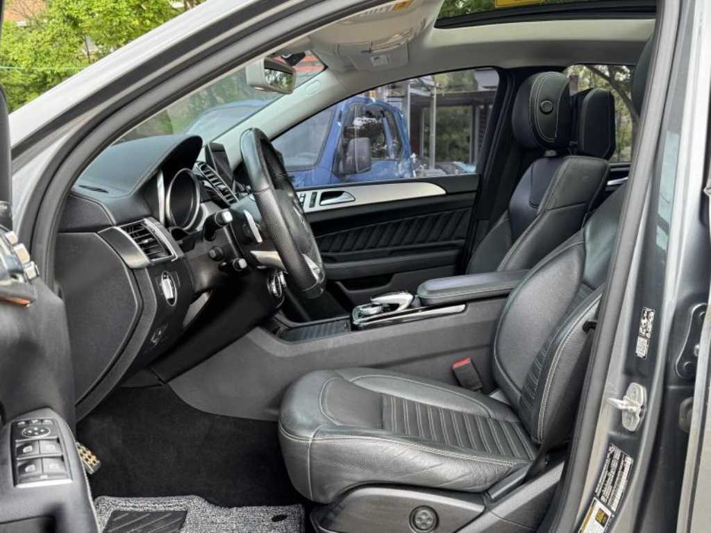 Mercedes Benz GLE Class - Vista 10