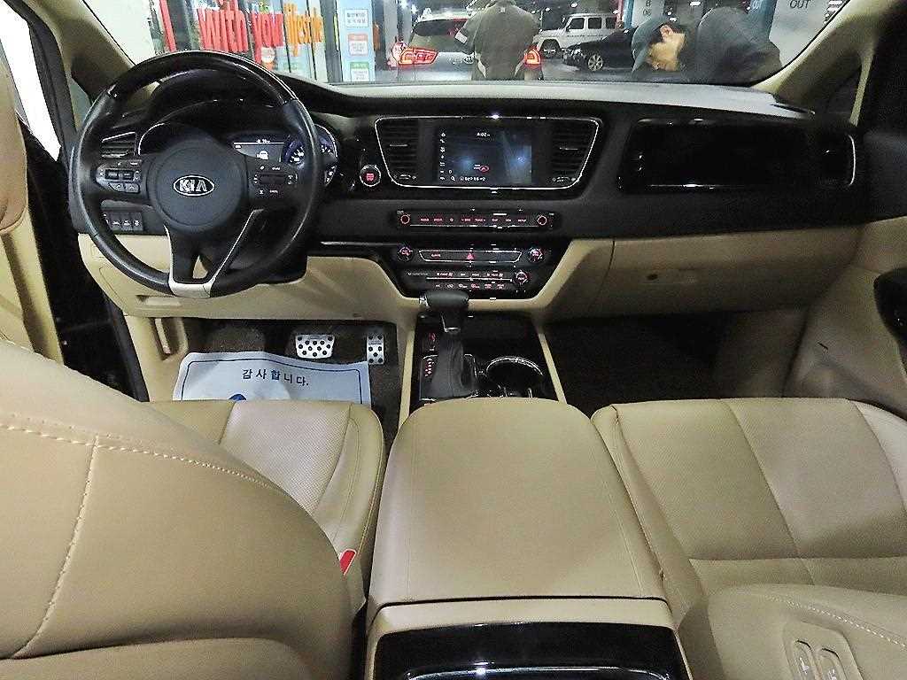 KIA Carnival - Vista 10