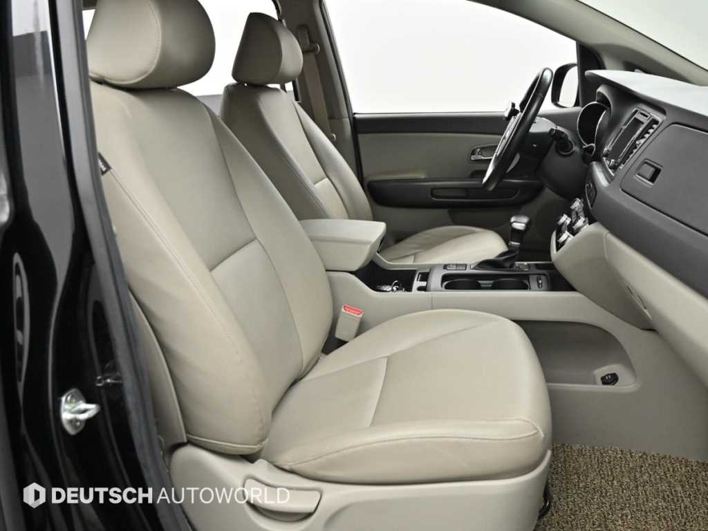KIA Carnival - Vista 10