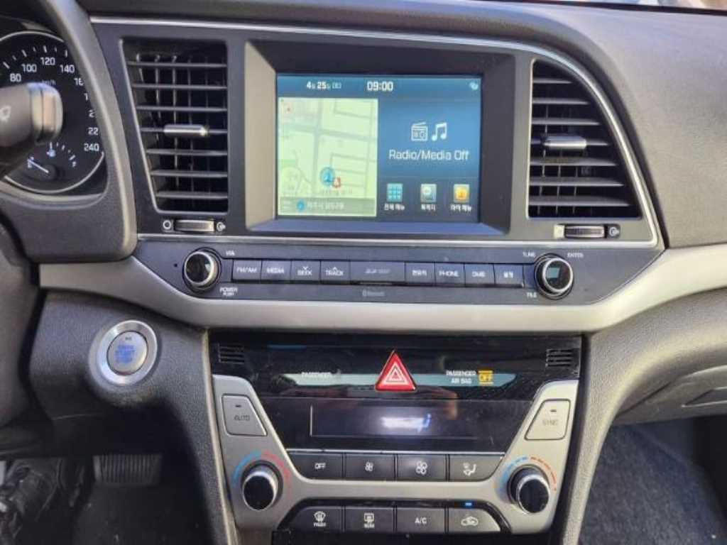 HYUNDAI Avante - Vista 3