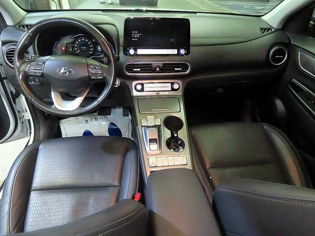 HYUNDAI Kona - Vista 10