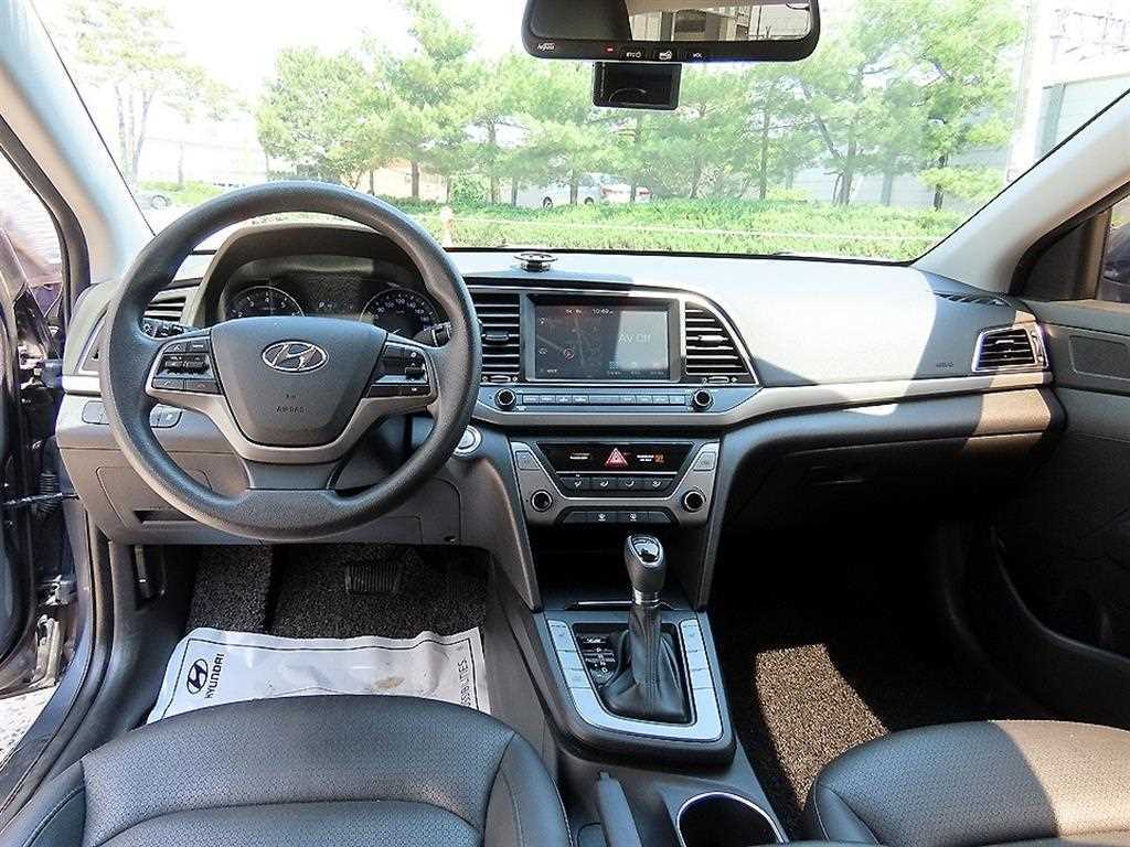 HYUNDAI Avante - Vista 7