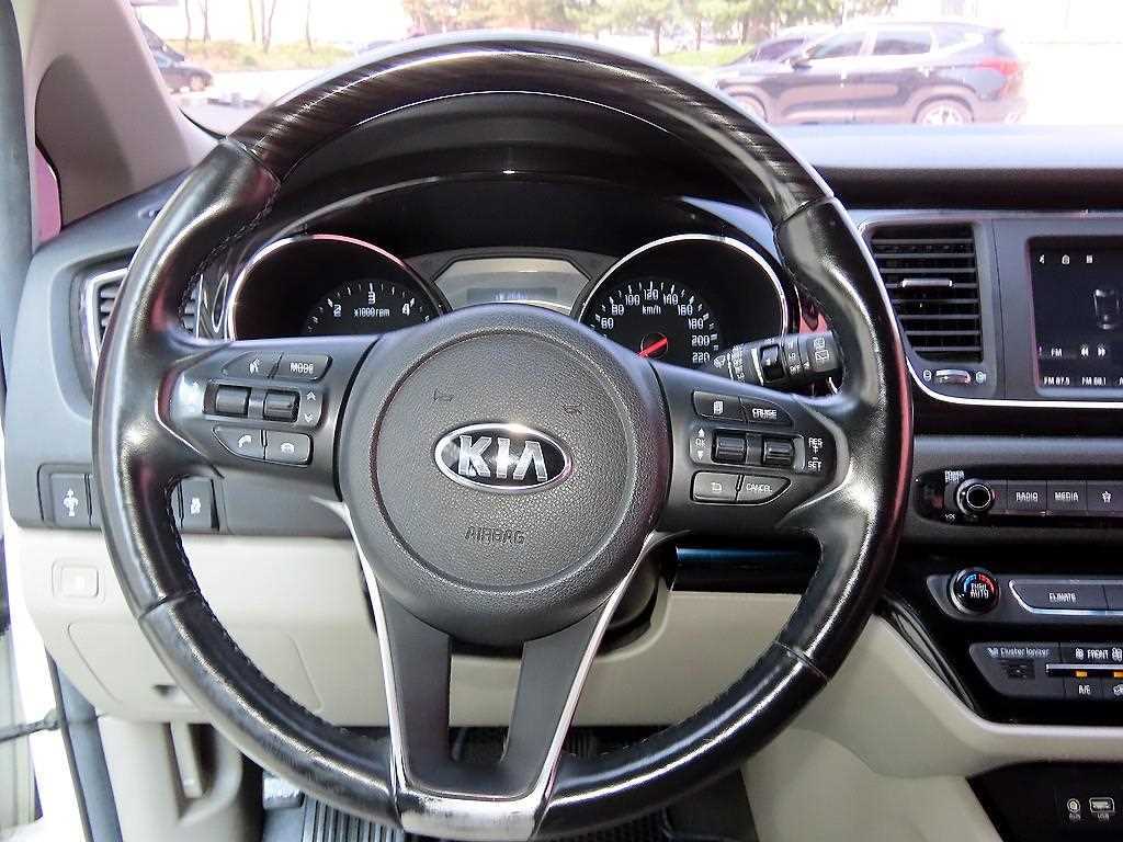 KIA Carnival - Vista 7