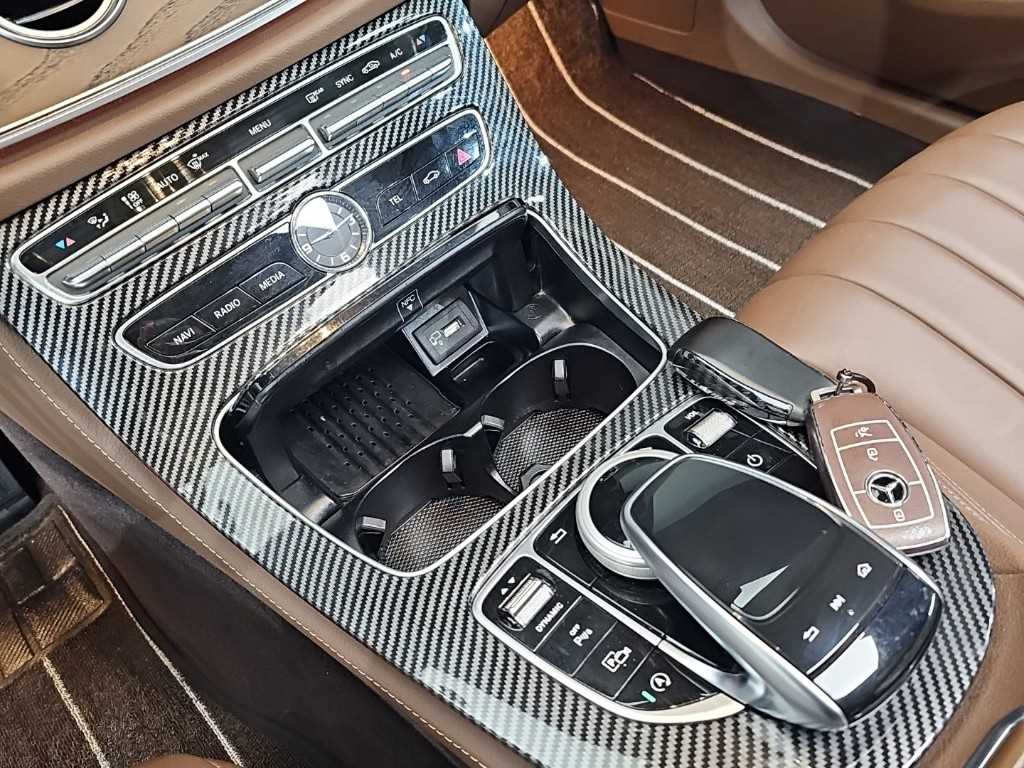 Mercedes Benz E class - Vista 10