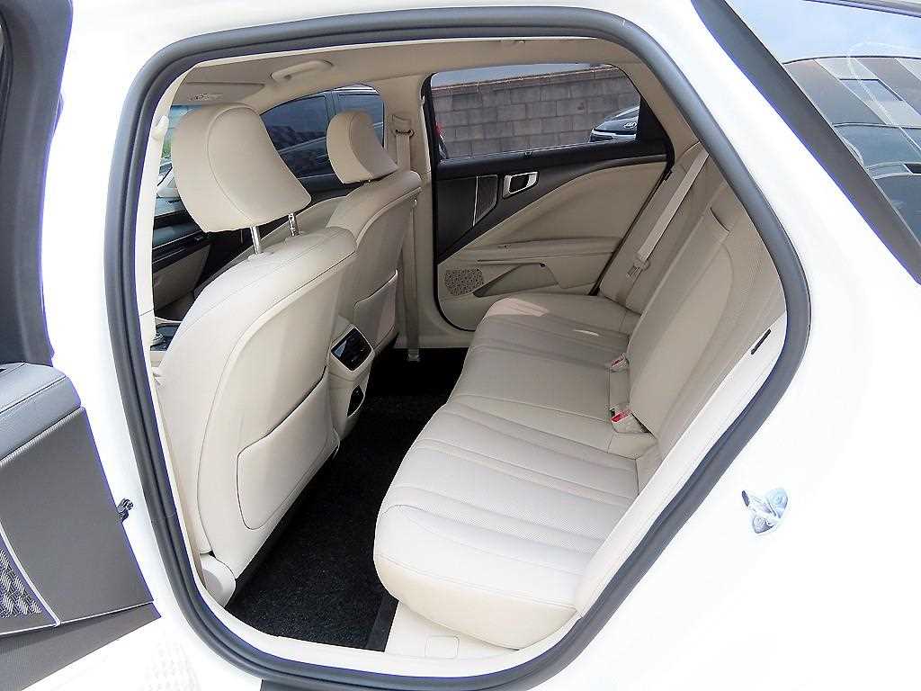 KIA K8 - Vista 6