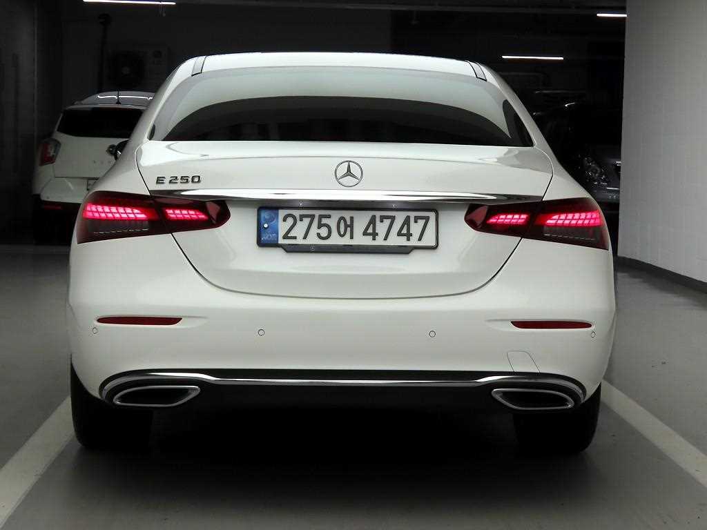 Mercedes Benz E class - Vista 3