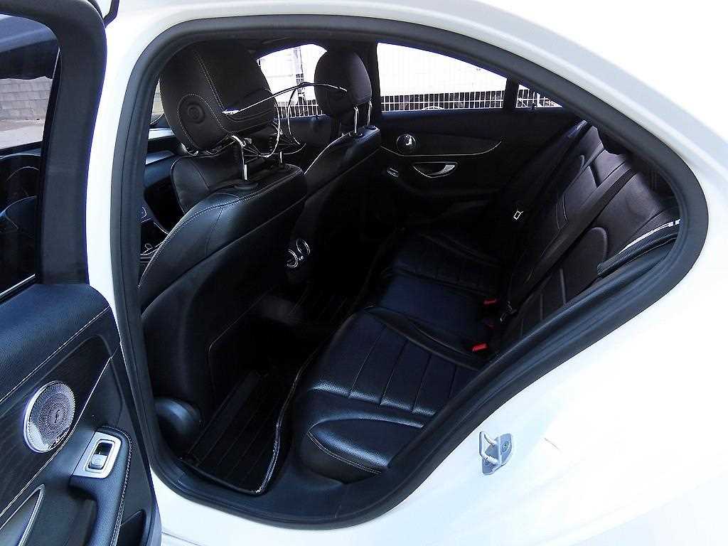 Mercedes Benz C Class - Vista 6