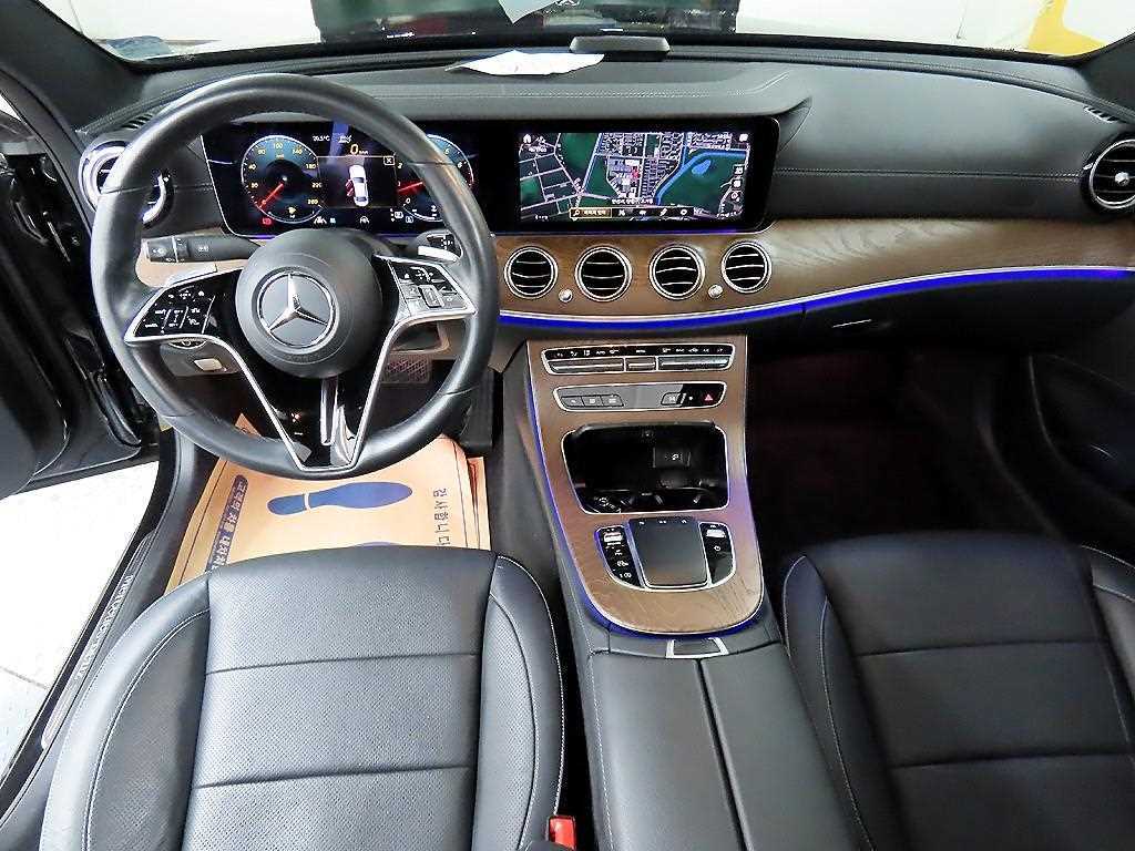 Mercedes Benz E class - Vista 7
