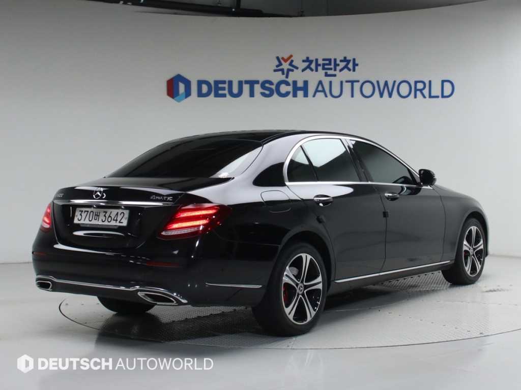 Mercedes Benz E class - Vista 3