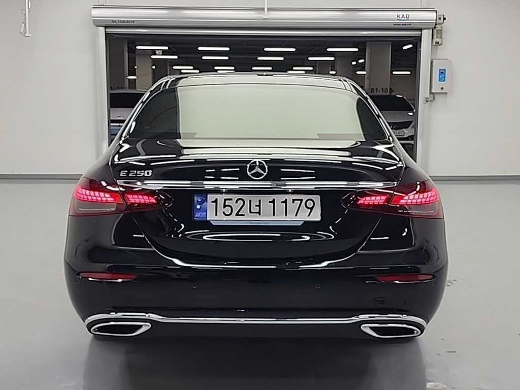 Mercedes Benz E class - Vista 3