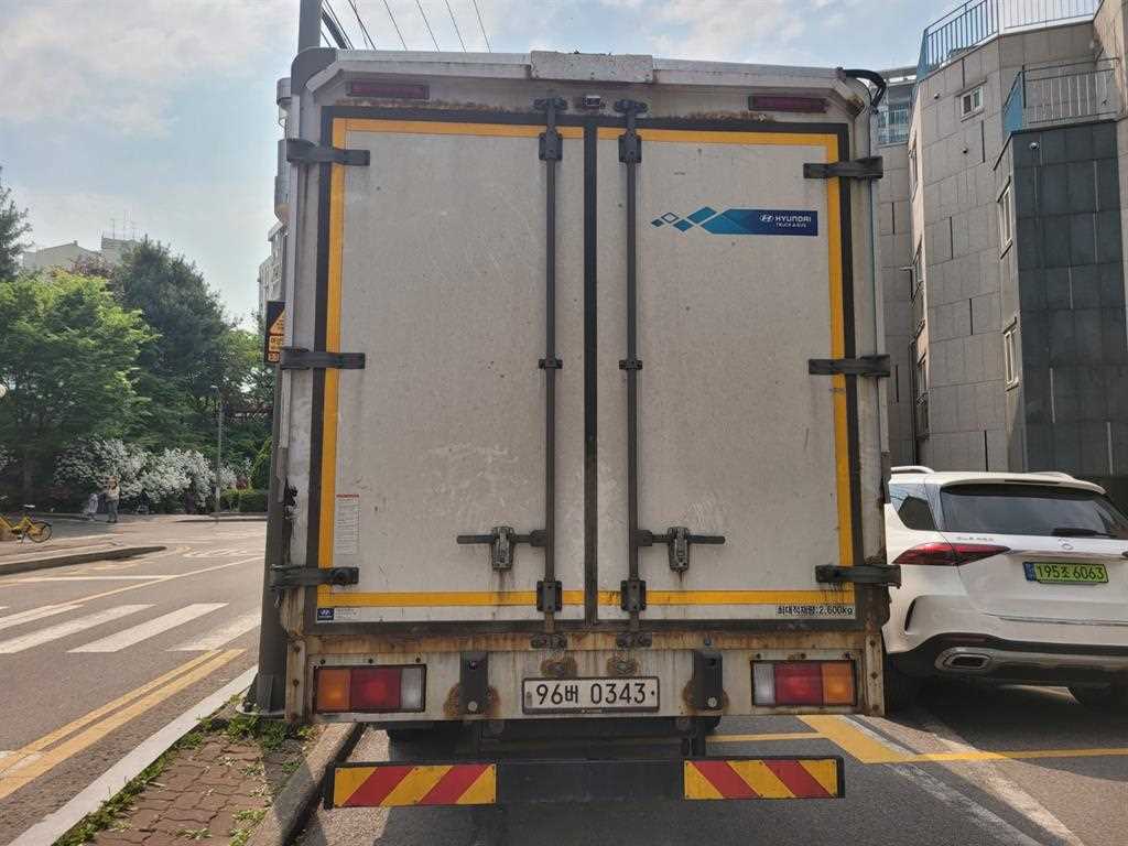 medium and large cargo truck - Vista 4