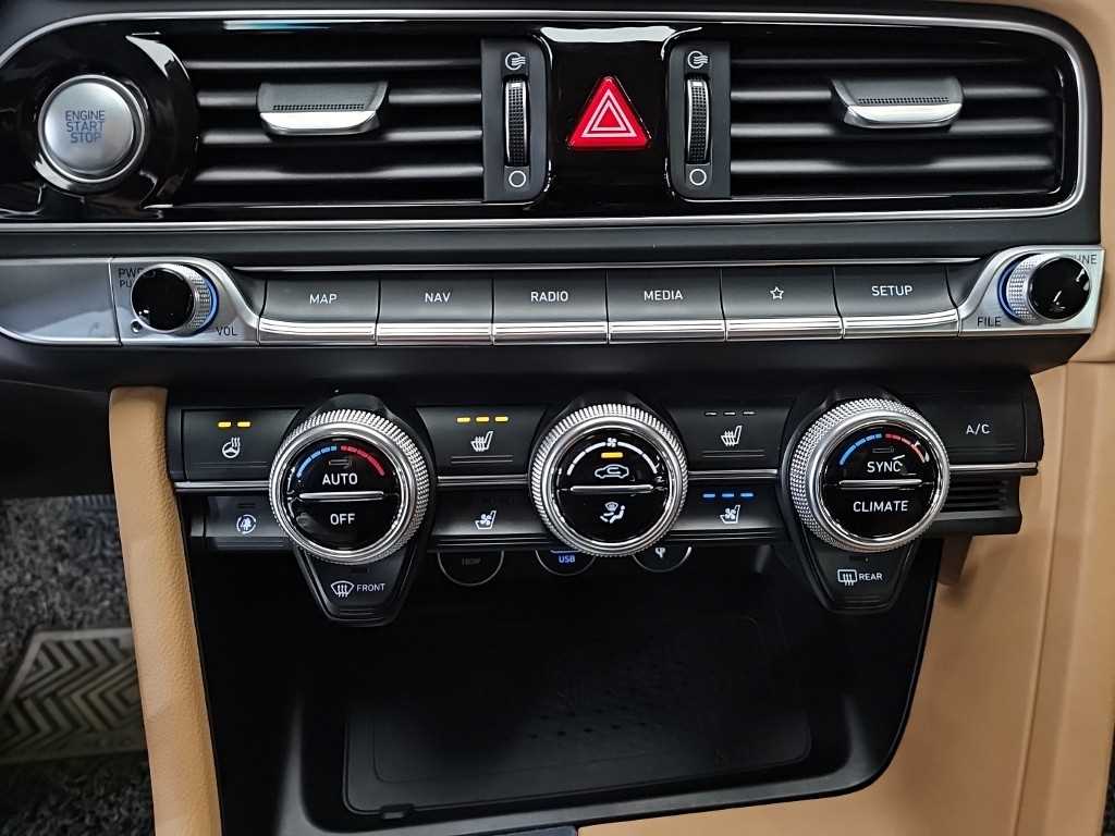 Genesis G70 - Vista 10