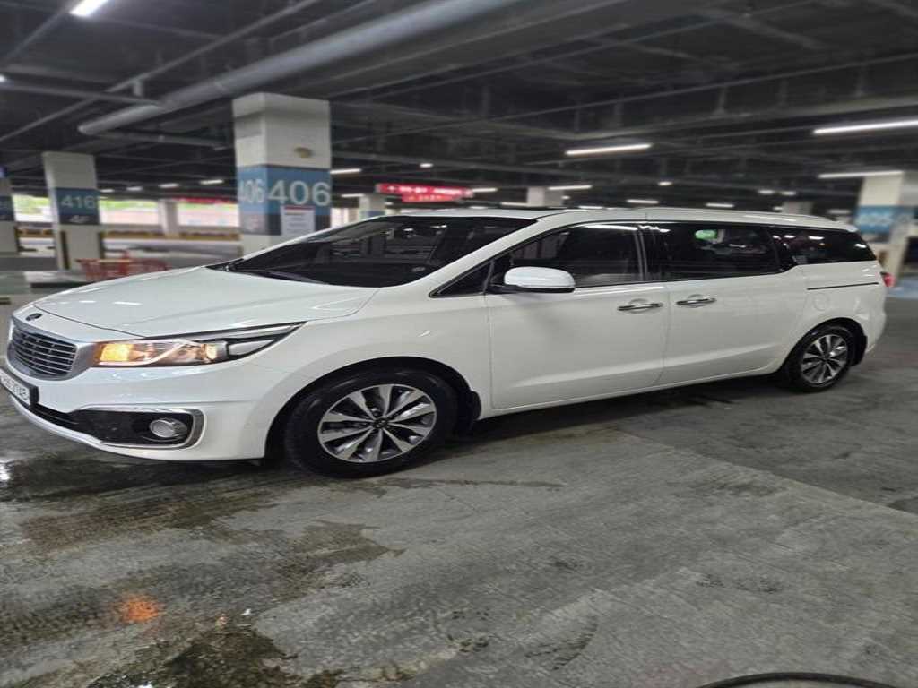 KIA Carnival - Vista 2