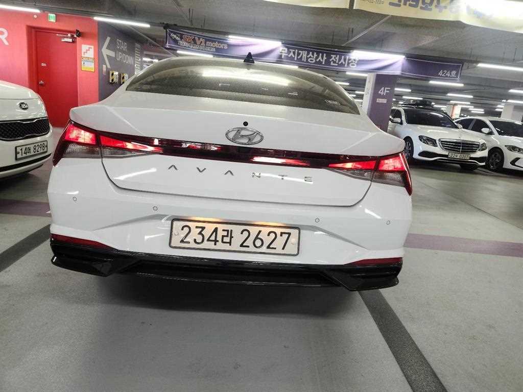 HYUNDAI Avante - Vista 5