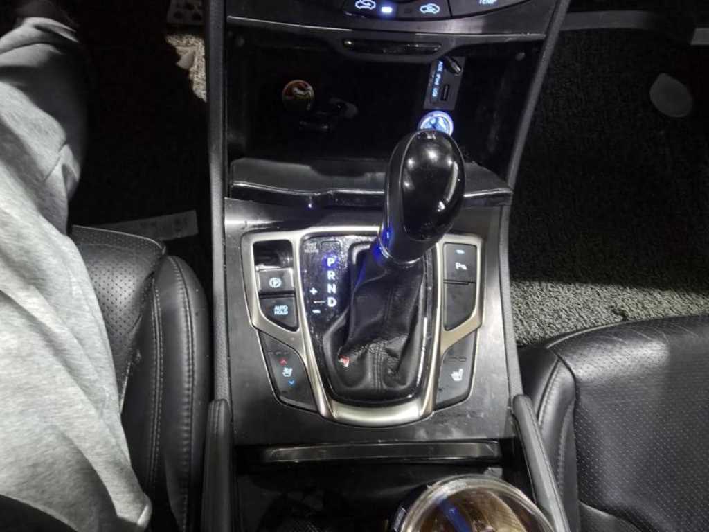 HYUNDAI Grandeur - Vista 10