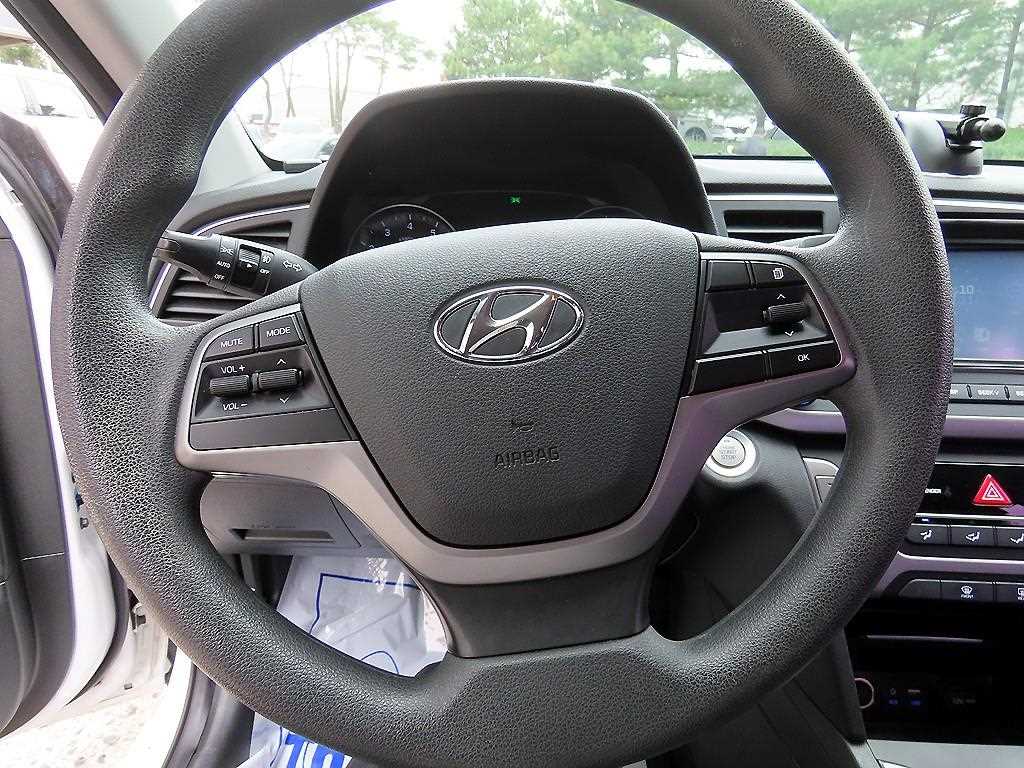 HYUNDAI Avante - Vista 8