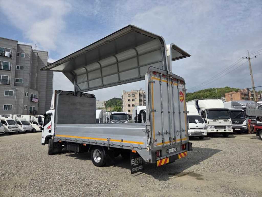 medium and large cargo truck - Vista 9