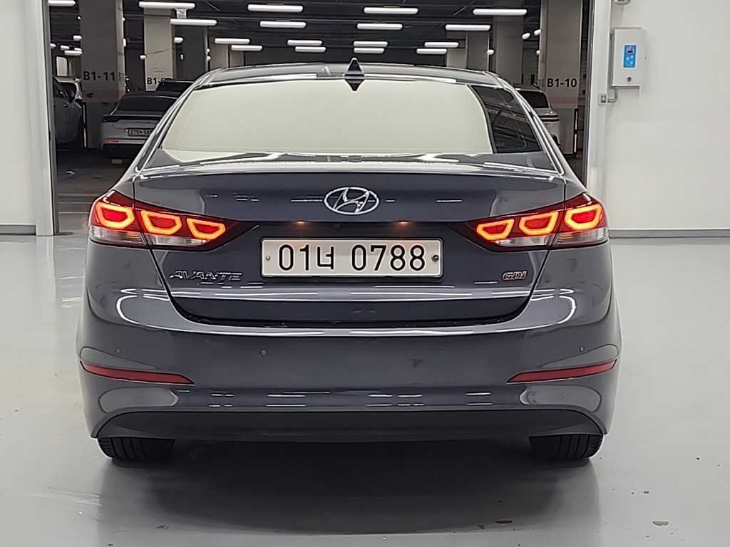HYUNDAI Avante - Vista 3