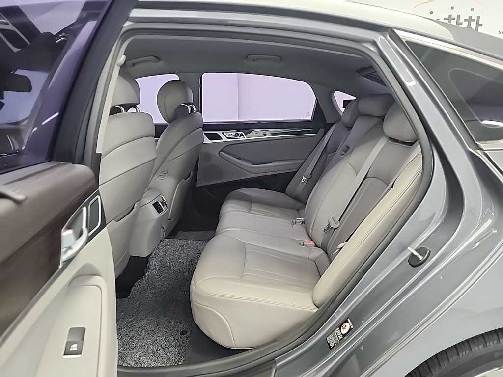 HYUNDAI Genesis - Vista 12