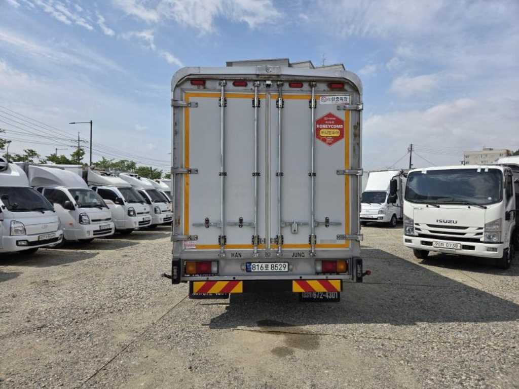 medium and large cargo truck - Vista 4