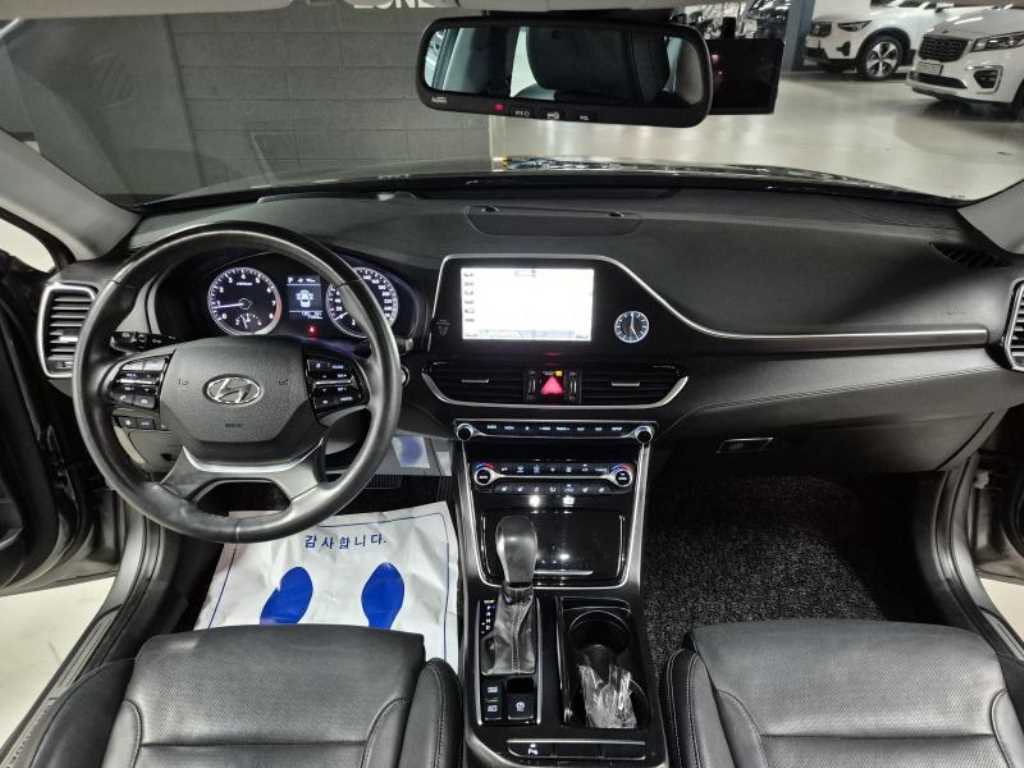 HYUNDAI Grandeur - Vista 5