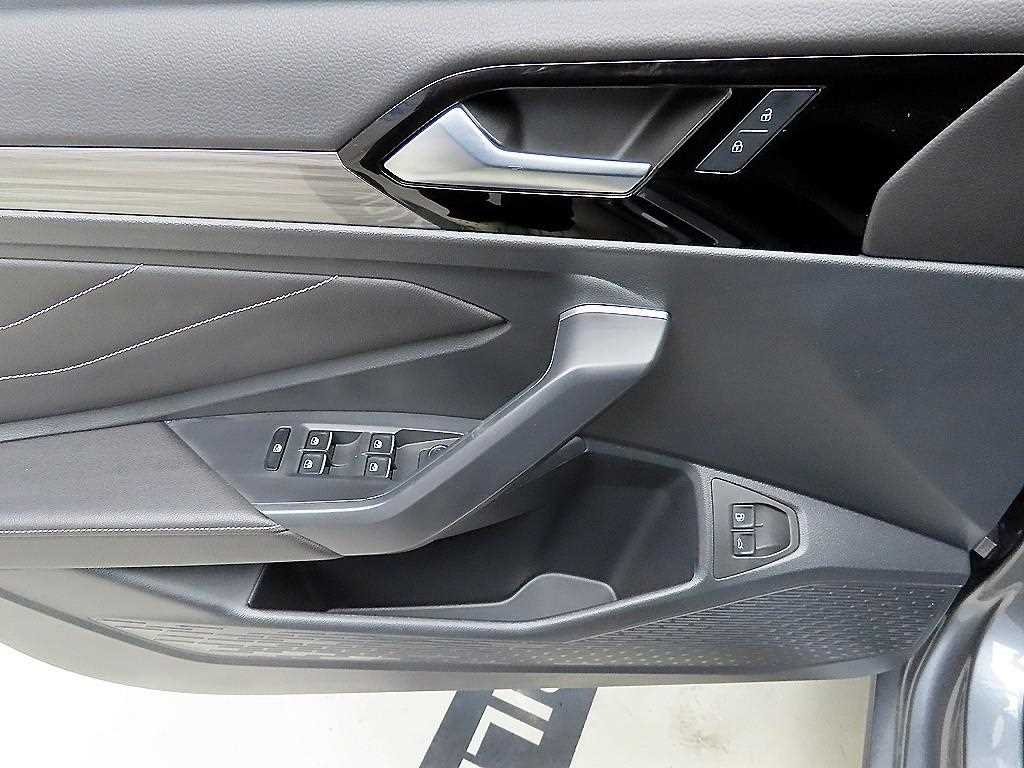 Volkswagen Jetta - Vista 11