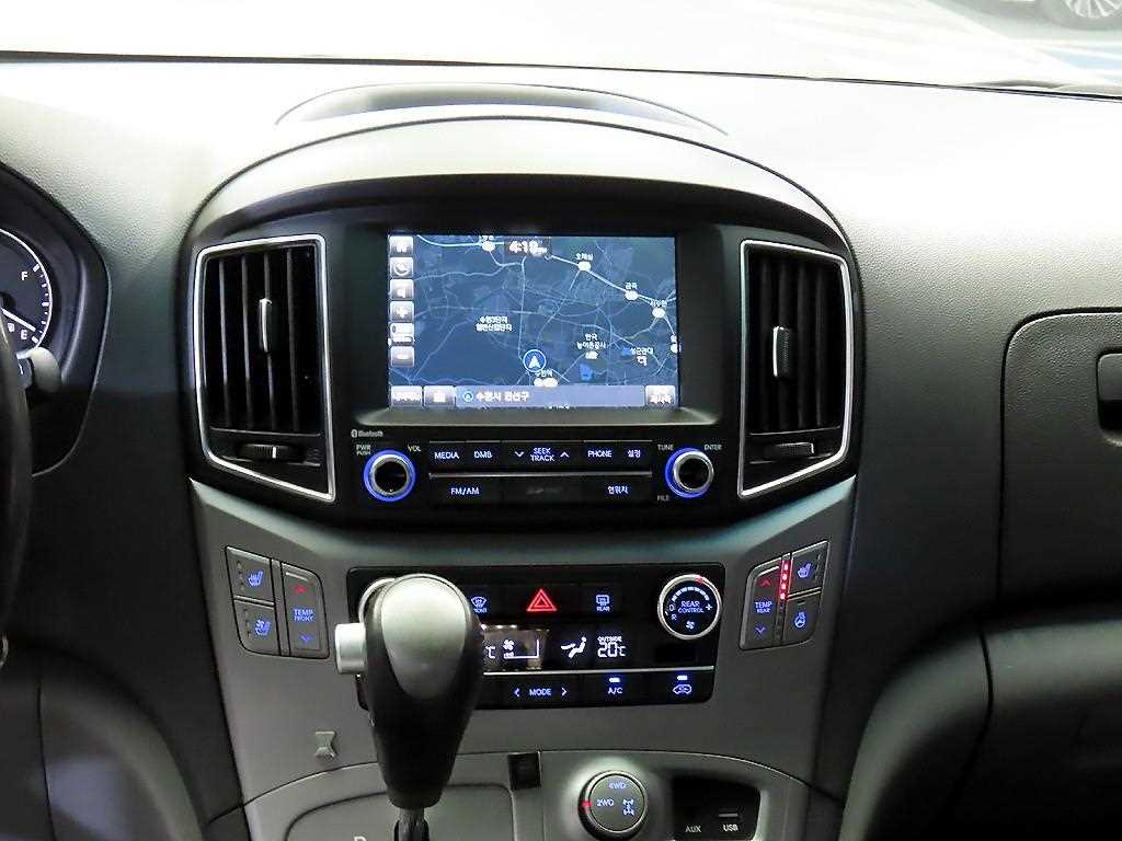 HYUNDAI Starex - Vista 11