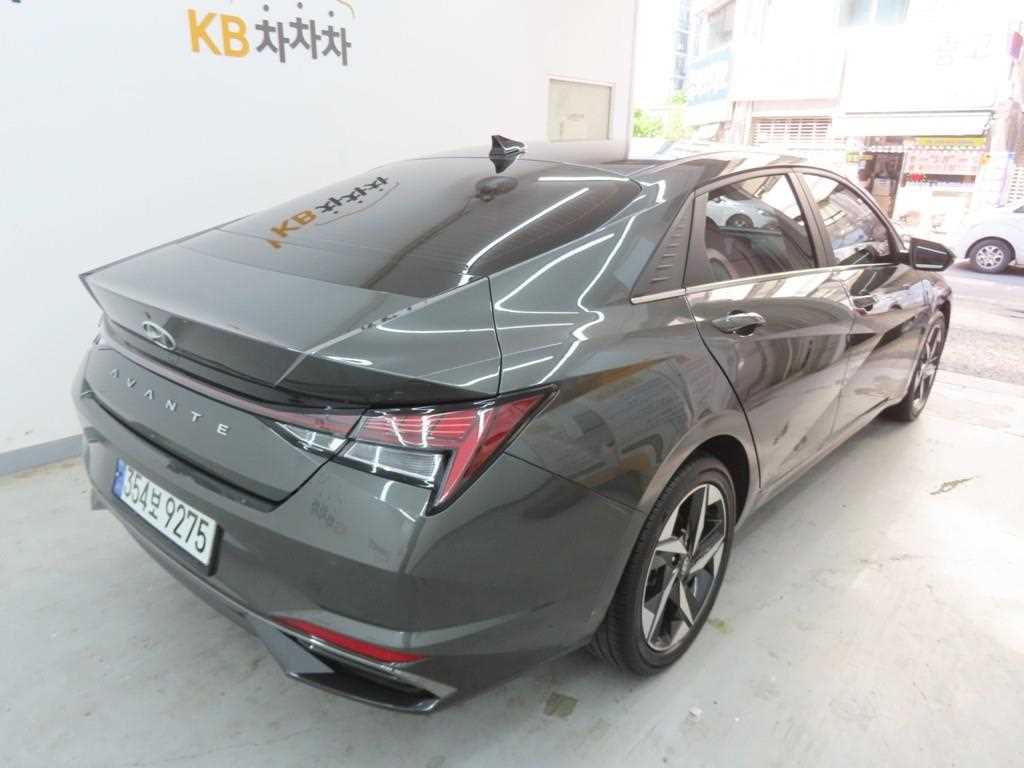 HYUNDAI Avante - Vista 3