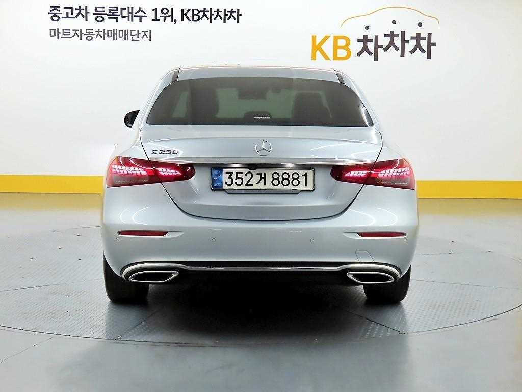 Mercedes Benz E class - Vista 3
