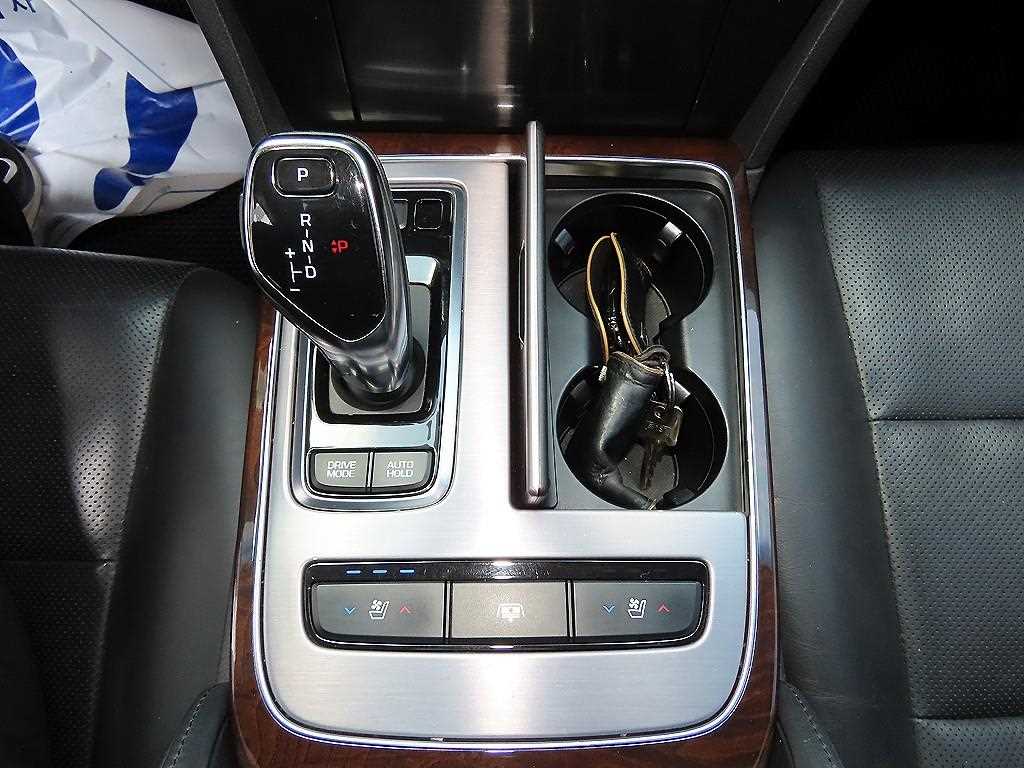 HYUNDAI Equus - Vista 10