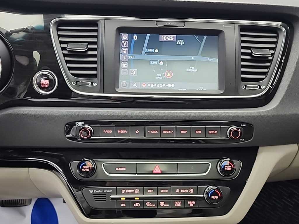 KIA Carnival - Vista 10