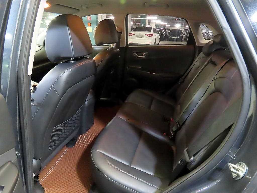 HYUNDAI Kona - Vista 7