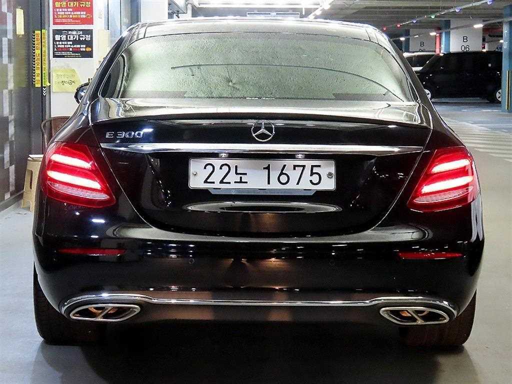 Mercedes Benz E class - Vista 5