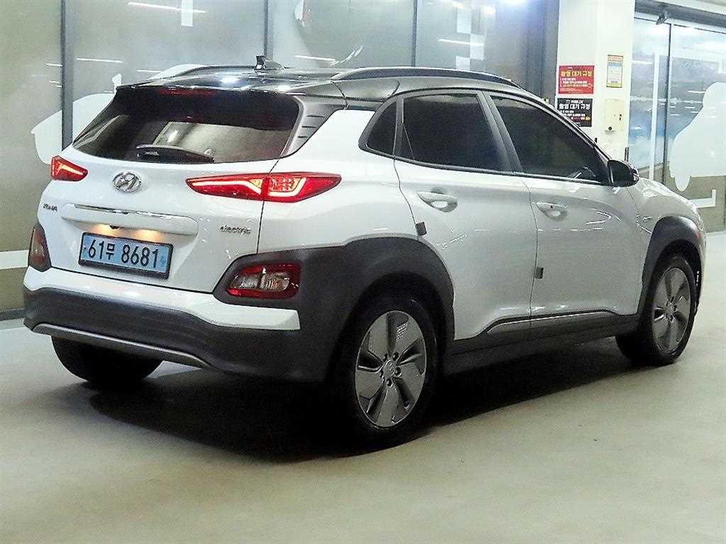 HYUNDAI Kona - Vista 4