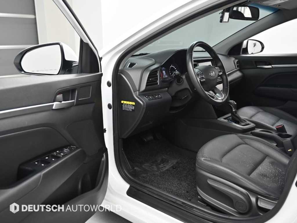 HYUNDAI Avante - Vista 11