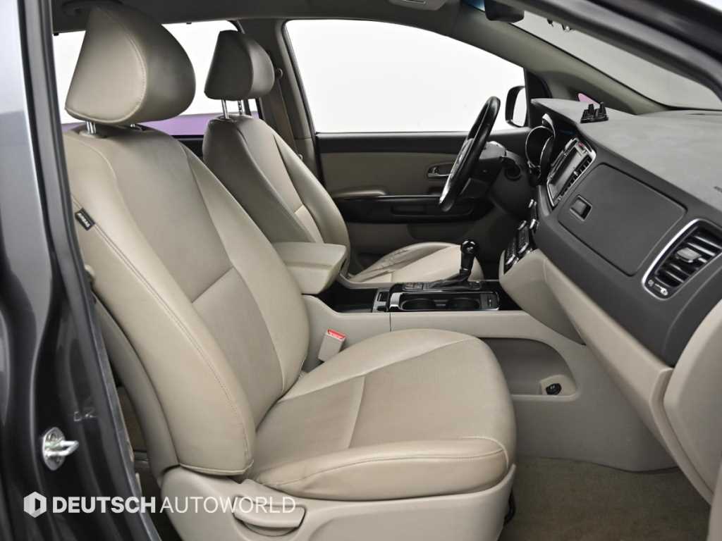 KIA Carnival - Vista 10