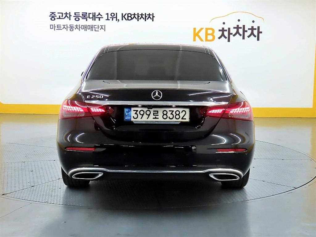 Mercedes Benz E class - Vista 3