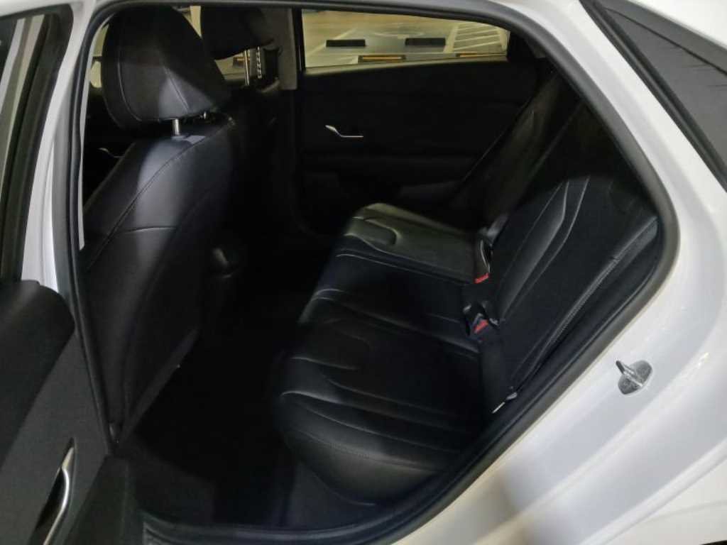HYUNDAI Avante - Vista 7